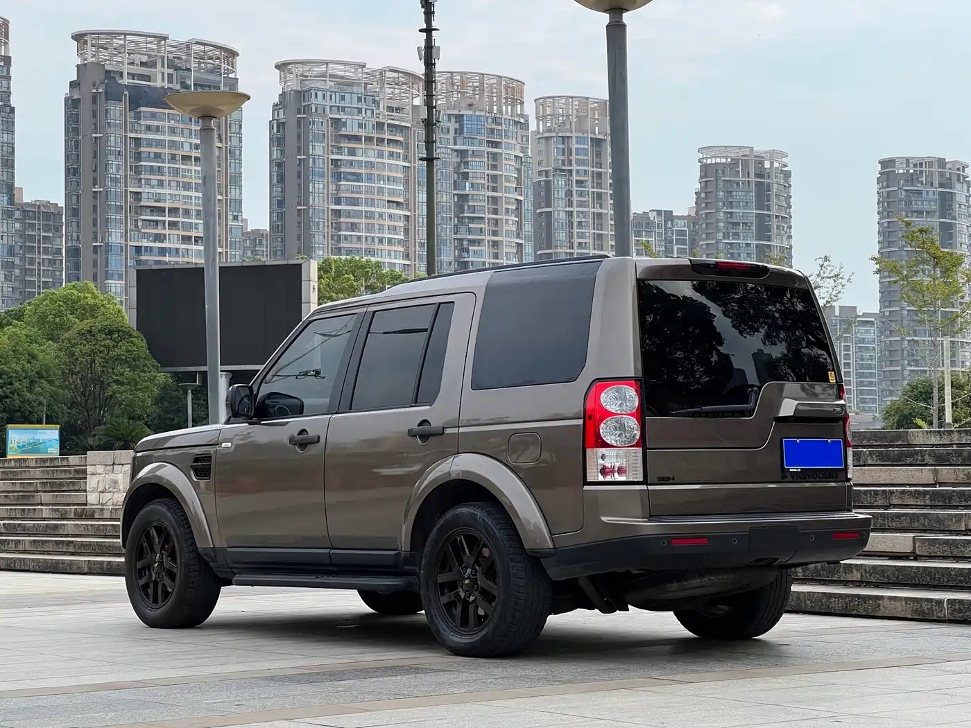 Land Rover Discovery 2010 4.0 V6 HSE Petrol фото 5