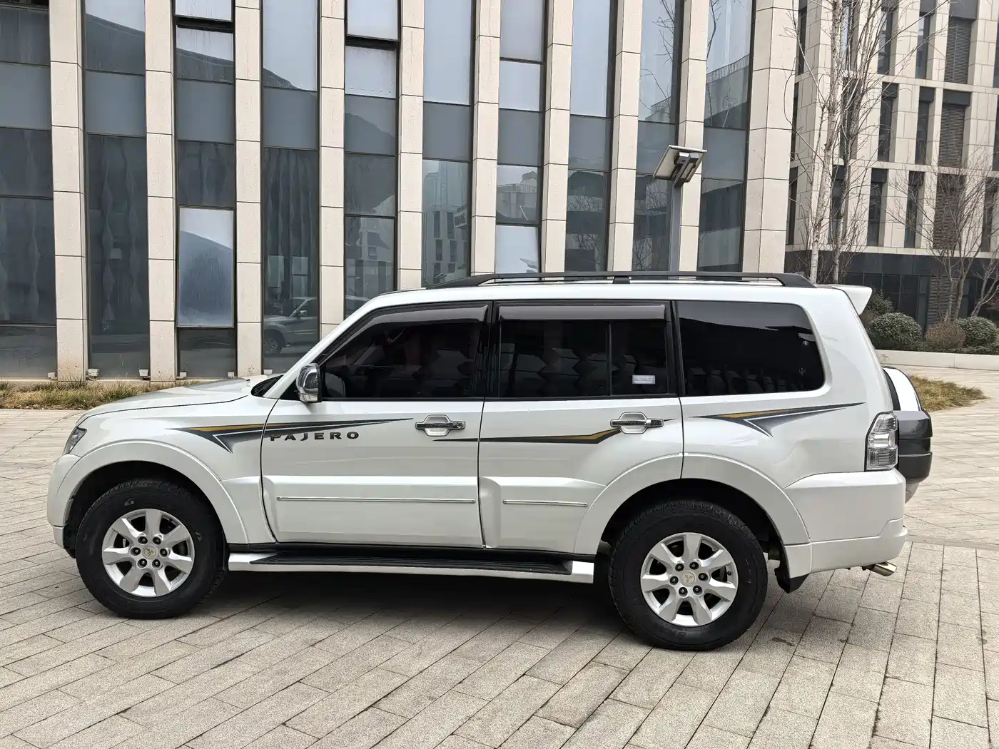 Mitsubishi Pajero (Import) 2016 3.0L Automatic Luxury (China V) фото 7