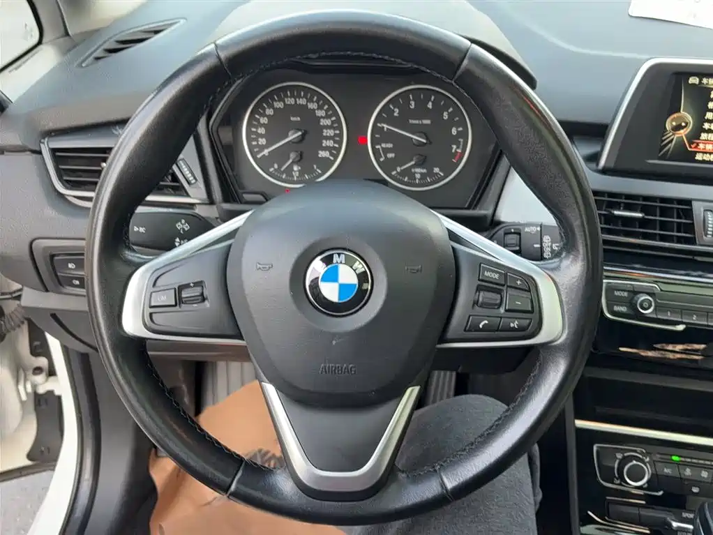 BMW 2 Series Touring 2016 218i Fashion Model фото 3