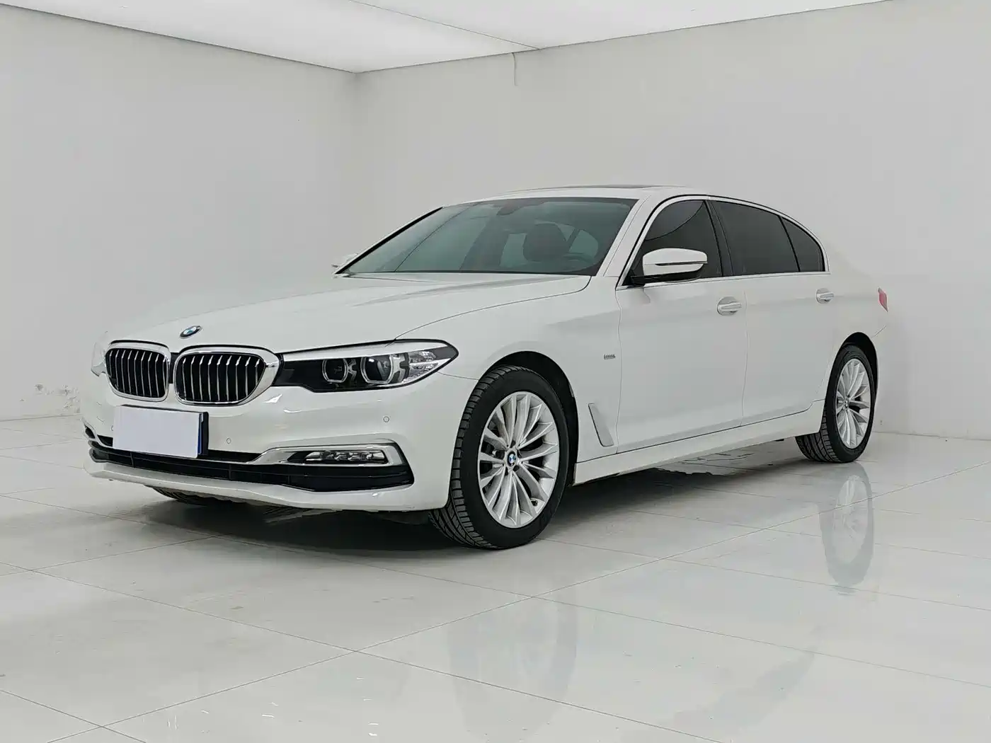 BMW 5 Series 2018 525Li Luxury Package фото 2