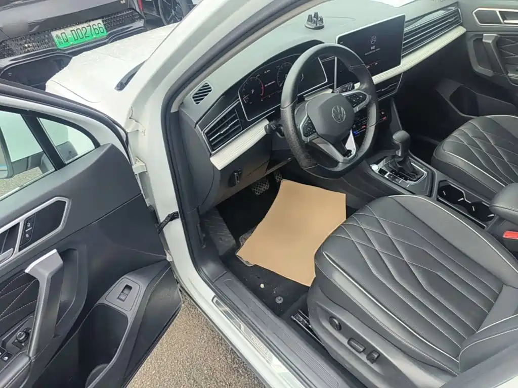 Фото 16 - Volkswagen Tiguan L