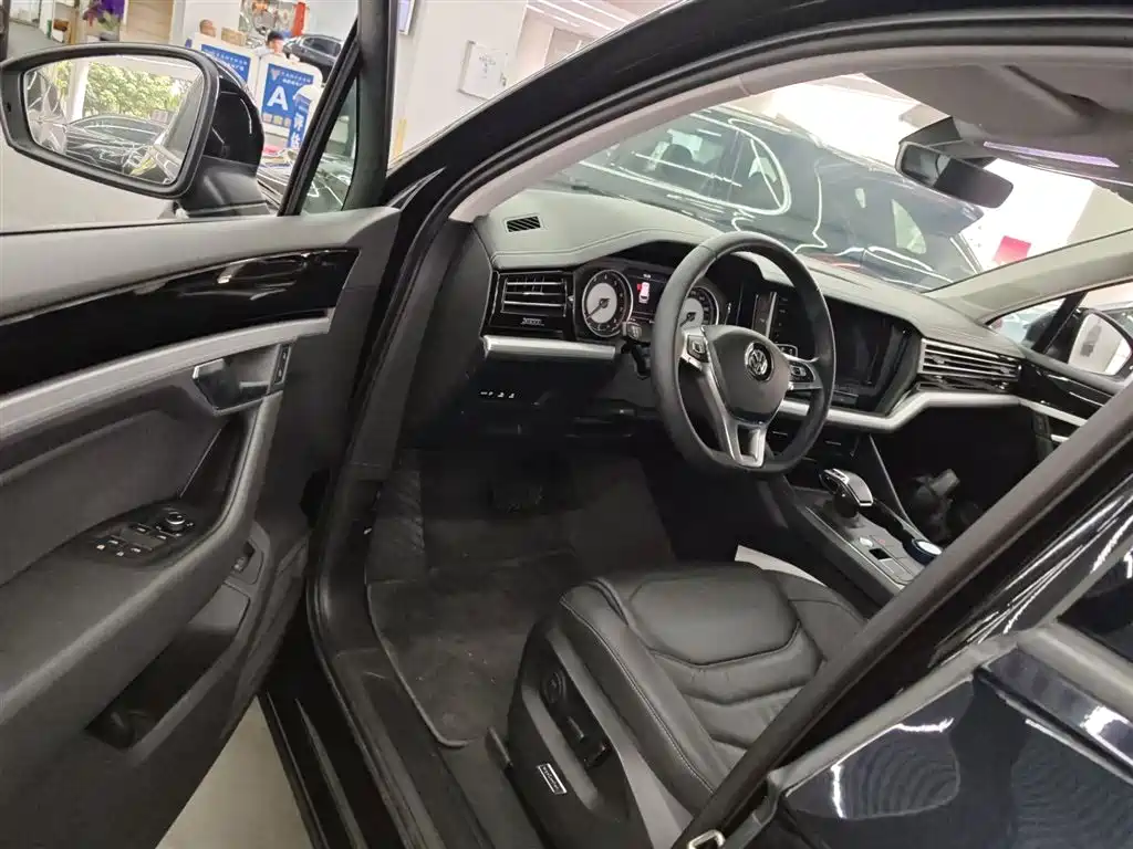 Volkswagen Touareg 2019 2.0TSI Pilot Edition China VI фото 16
