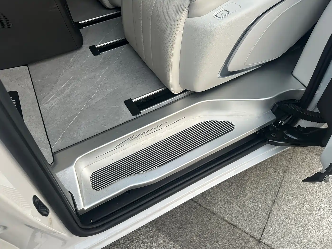Buick GL8 New Energy 2024 Landglory Premium Edition 7-Seater фото 10