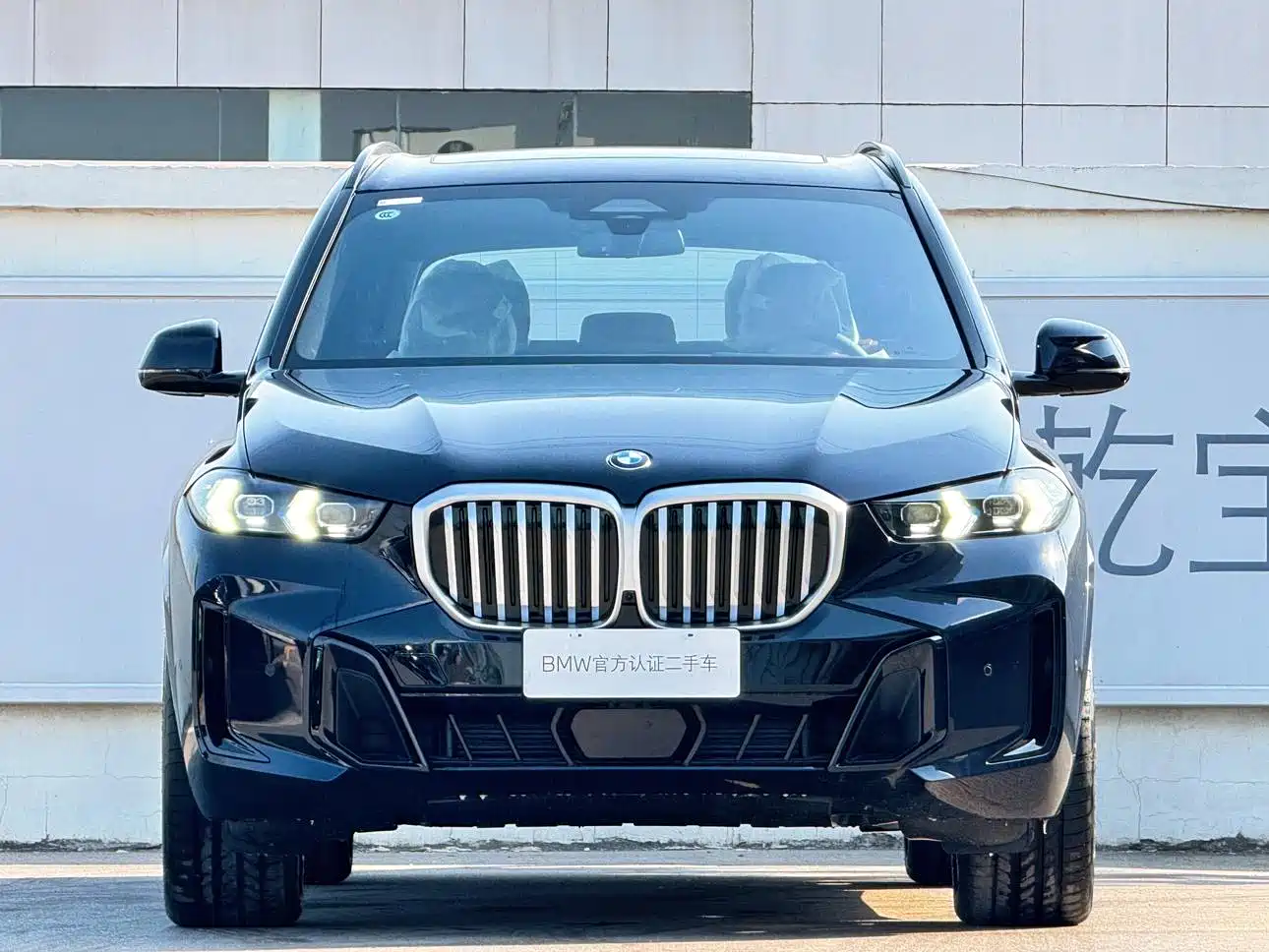 BMW X5 2025 Model xDrive 40Li M Sport Blackout Package фото 2