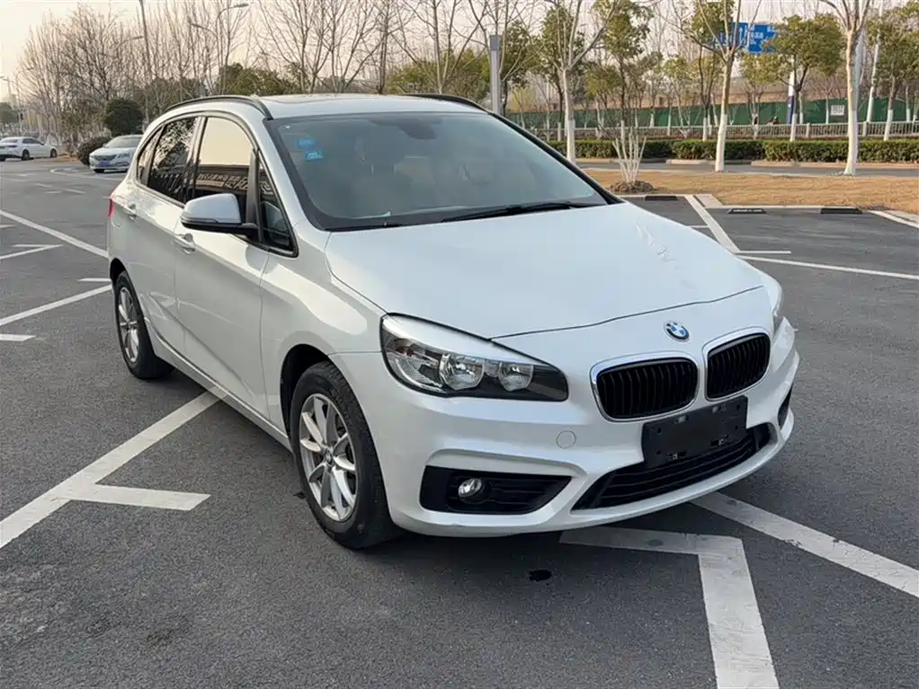 BMW 2 Series Touring 2016 218i Fashion Model фото 25