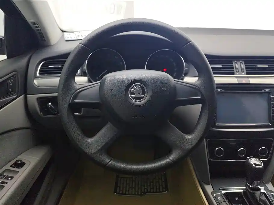 Škoda Superb 2013 1.4TSI DSG Gentleman Edition фото 15