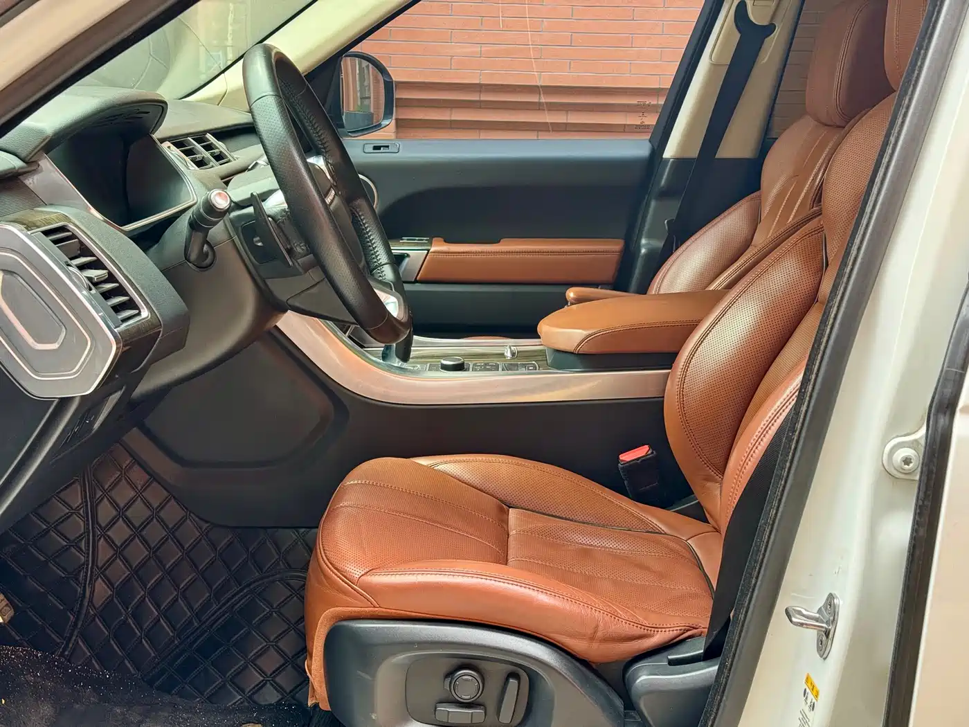 Land Rover Range Rover Sport 2016 Model 3.0 SC V6 HSE DYNAMIC фото 8