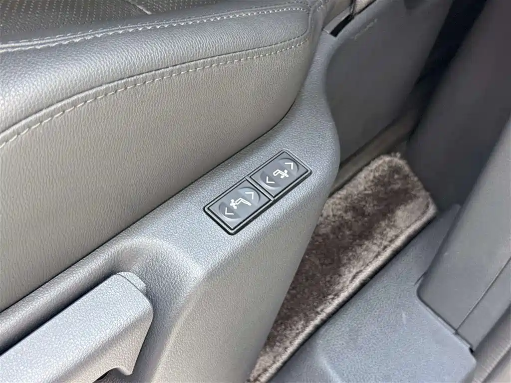 Toyota Sienna 2023 2.5L Hybrid Premium Edition фото 15
