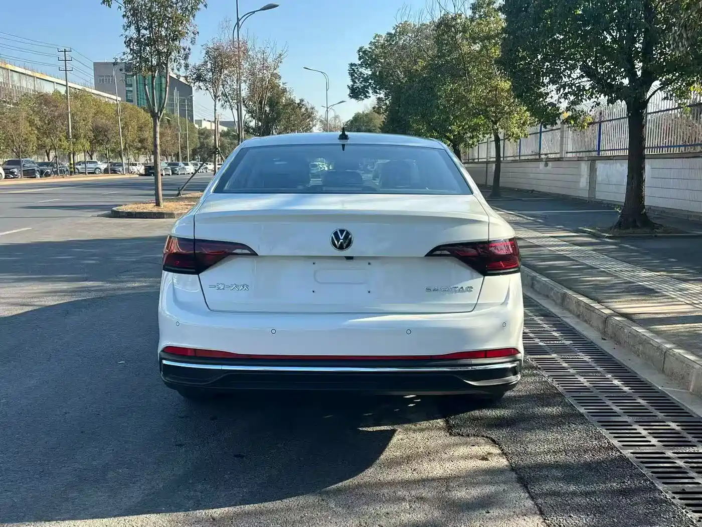 VOLKSWAGEN SAGITAR
