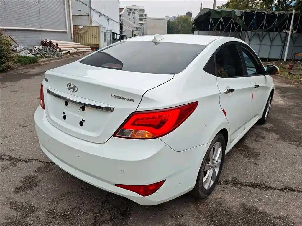 Hyundai Verna 2014 1.4L Manual Top TOP фото 7