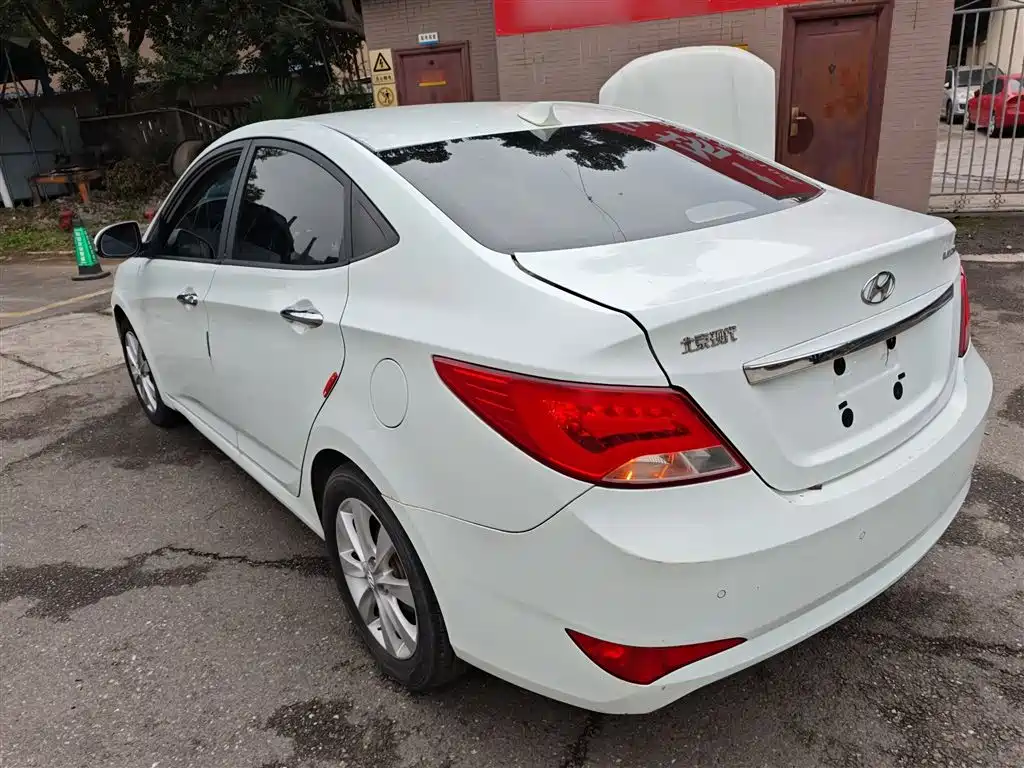 Hyundai Verna 2014 1.4L Manual Top TOP фото 5