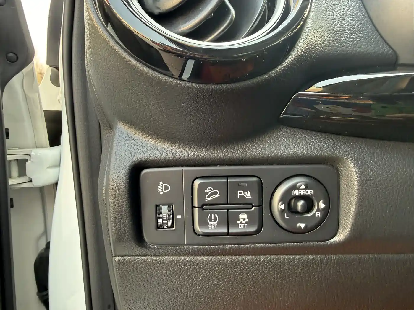 Kia KX1 2021 1.4L CVT Fun Sunroof Version фото 7