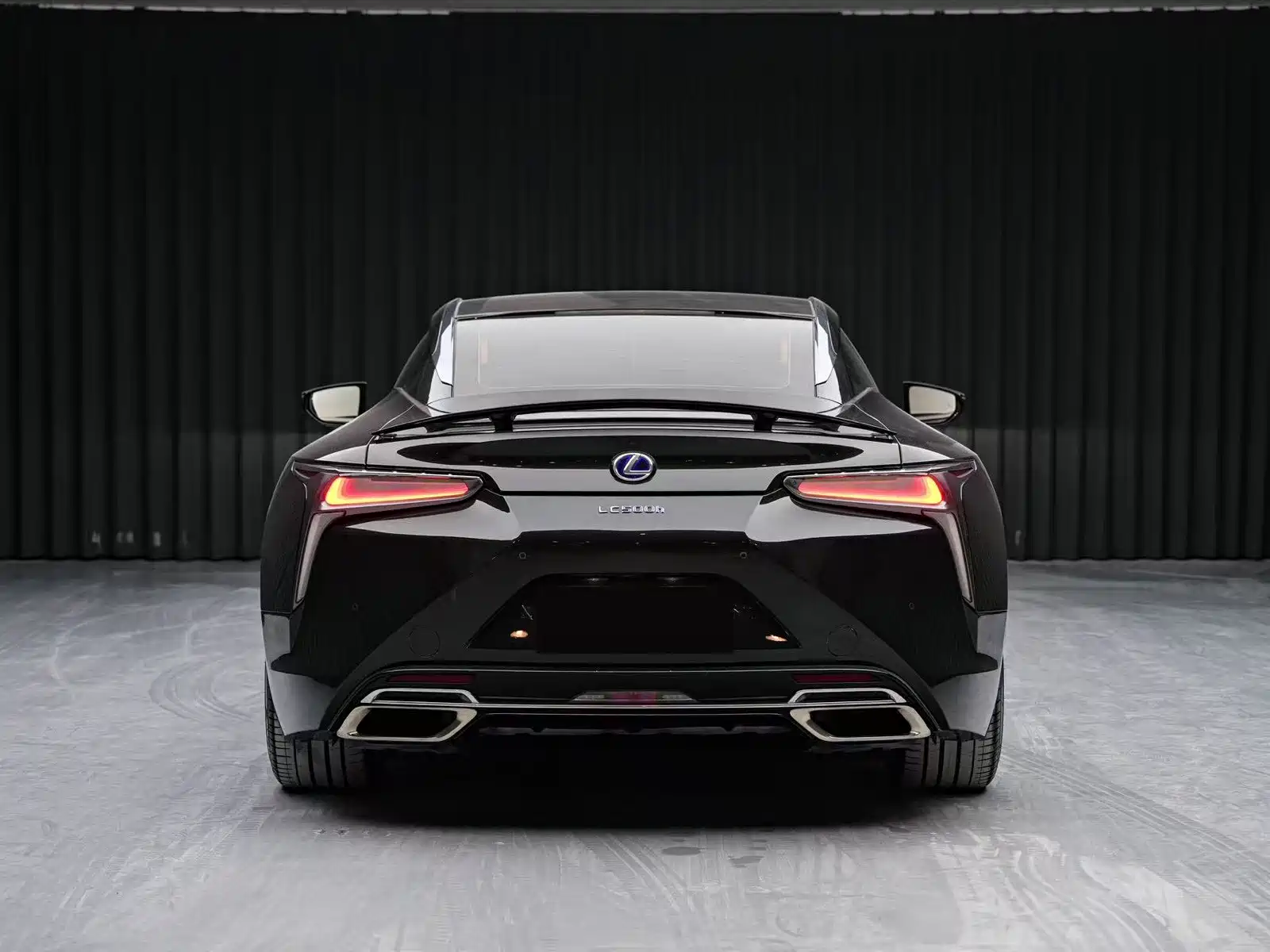Фото 3 - Lexus LC