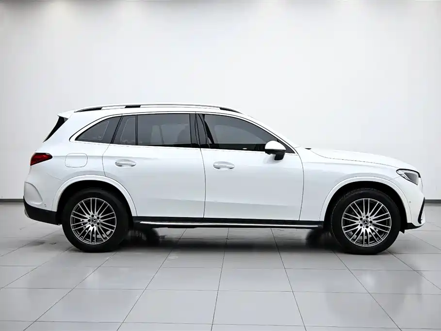 Mercedes-Benz GLC 2023 GLC 300 L 4MATIC Sport 5-Seater фото 6