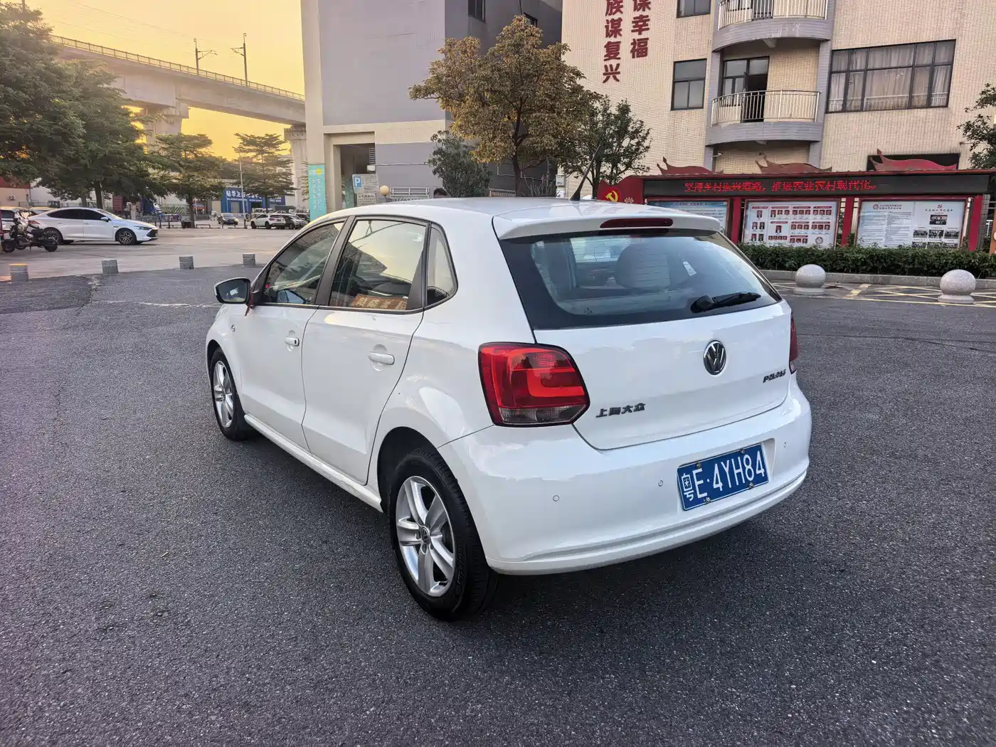 Volkswagen Polo 2013 1.6L Automatic Comfort Edition фото 4