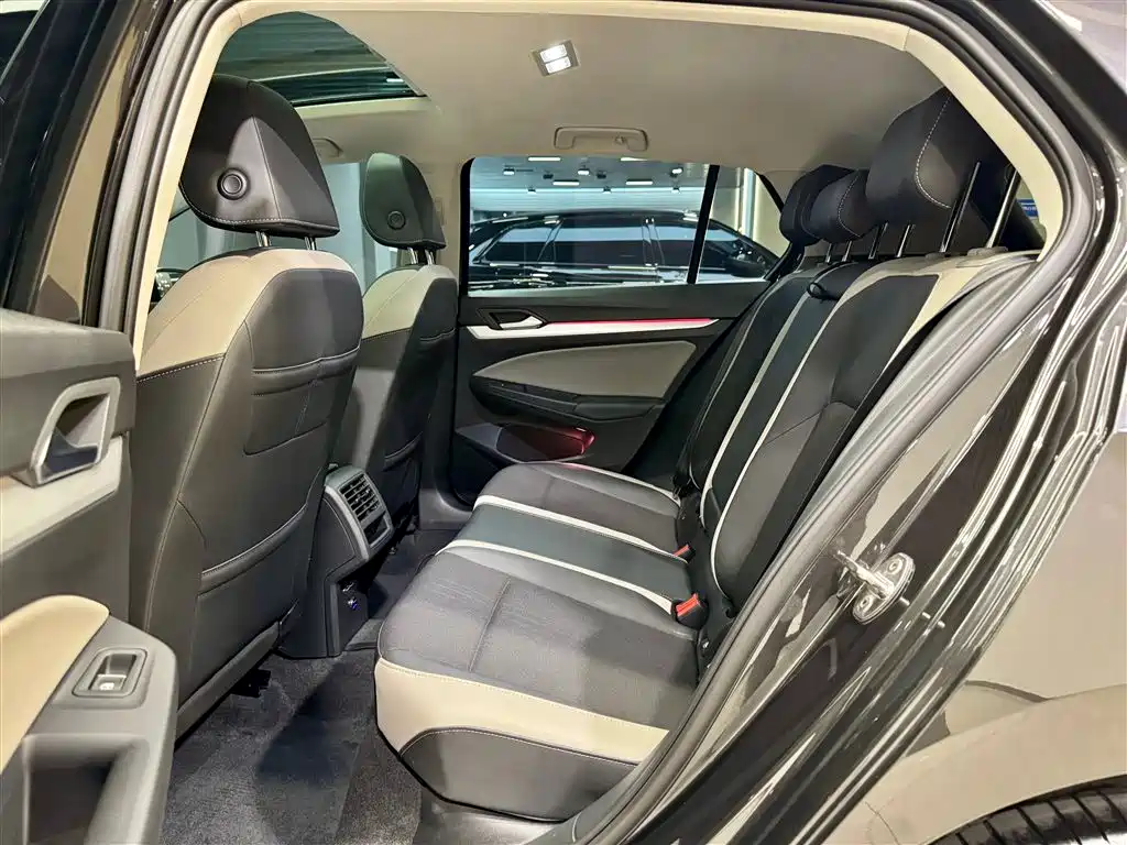 Volkswagen Golf 2023 Facelift 280TSI DSG Pro фото 20