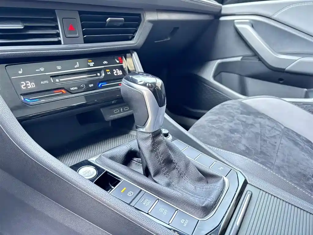 Volkswagen Sagitar 2021 280TSI DSG Luxury Smart Connect фото 12