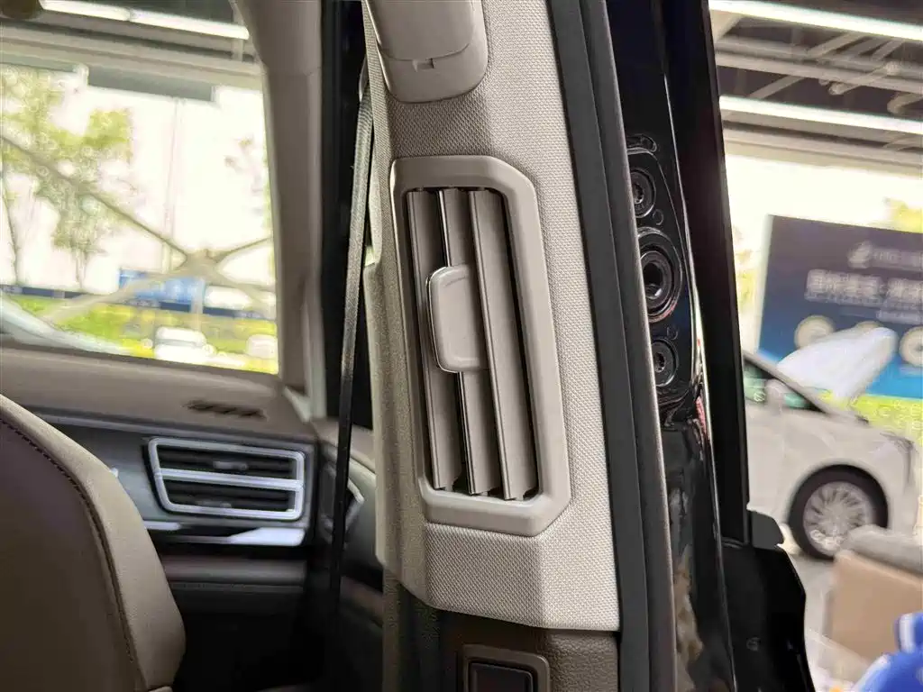 Volkswagen Viloran 2024 380TSI Prestige Edition фото 17