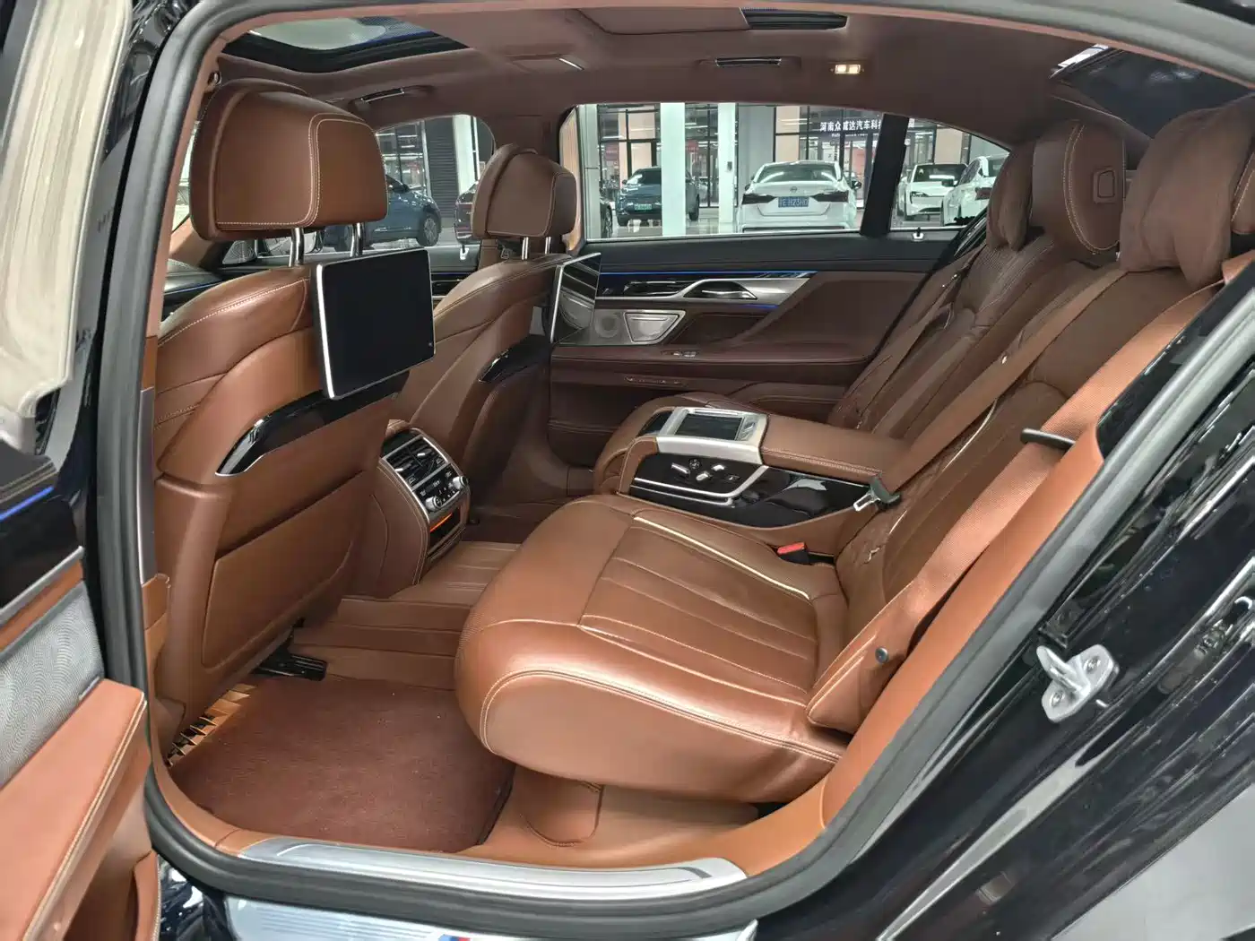 BMW 7 Series 2018 740Li xDrive Premium Type M Sport Package фото 9