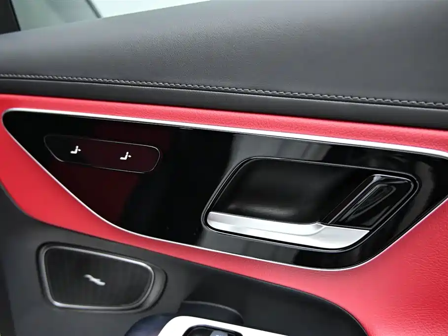 Mercedes-Benz GLC 2023 GLC 300 L 4MATIC Sport 5-Seater фото 28