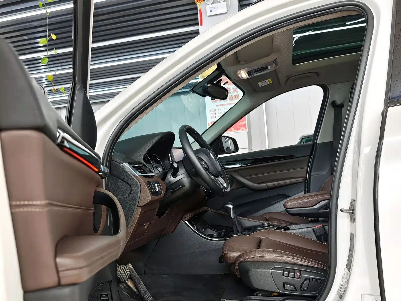 BMW X1 2018 sDrive18Li Premium Model фото 5