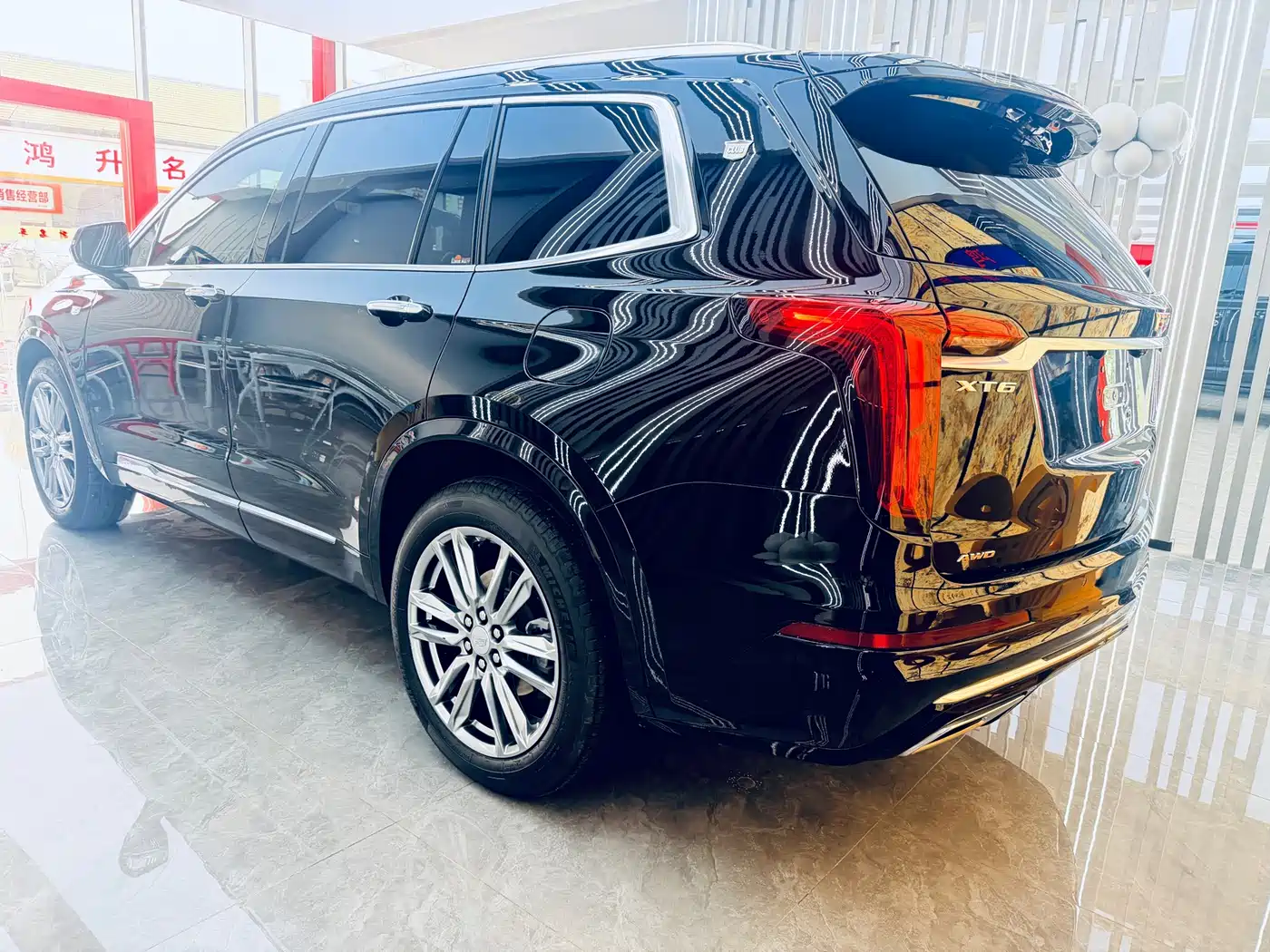 CADILLAC XT6