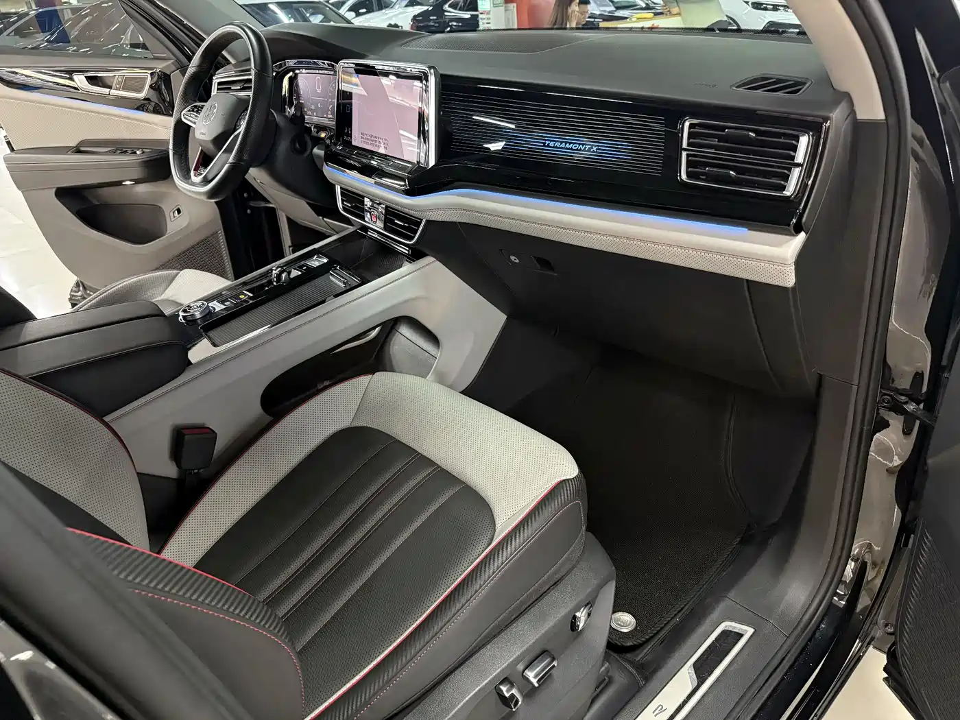 Volkswagen Teramont 2024 Teramont X 380TSI 4WD Premium Luxury Edition фото 9