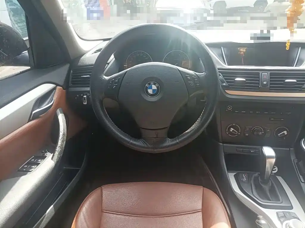 BMW X1 2013 sDrive18i Fashion фото 17