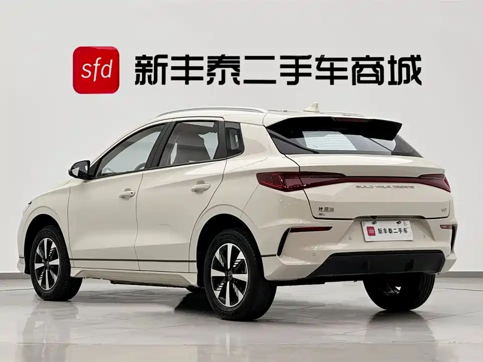 BYD E2
