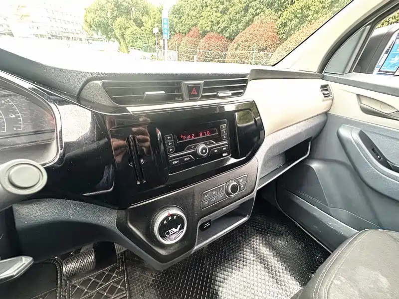 SAIC MAXUS CHASE EV30