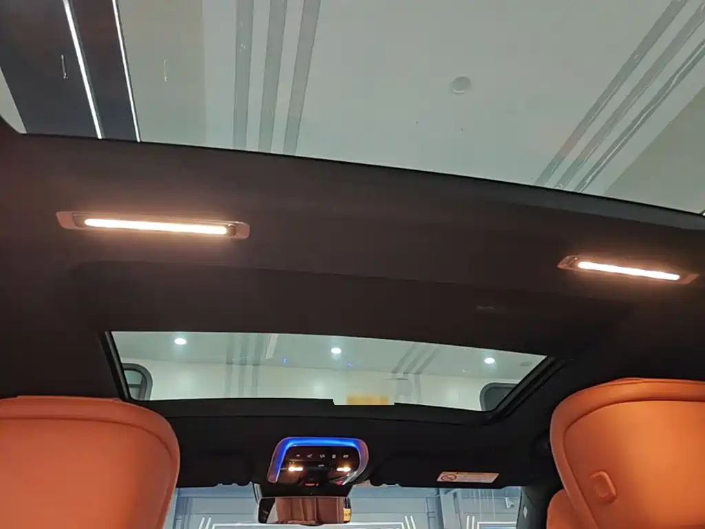 Фото 18 - Mercedes-Benz S-Class