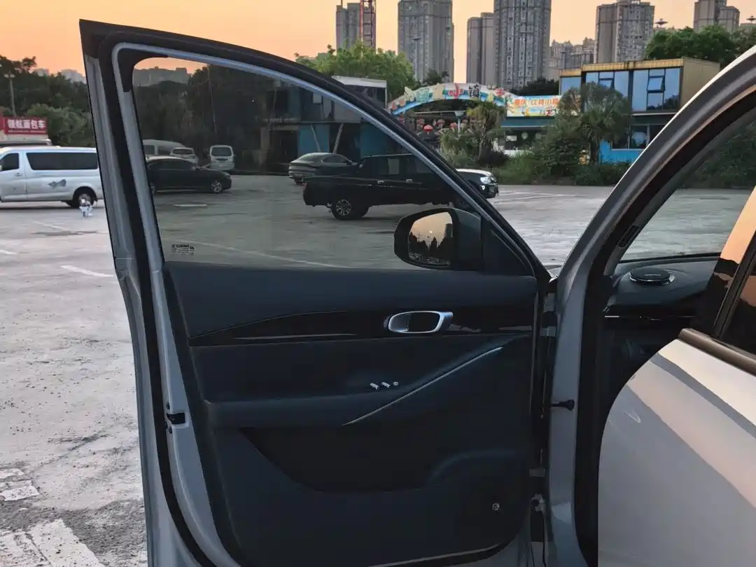 Geely Galaxy Galaxy E5 2024 530km Voyage Edition фото 8