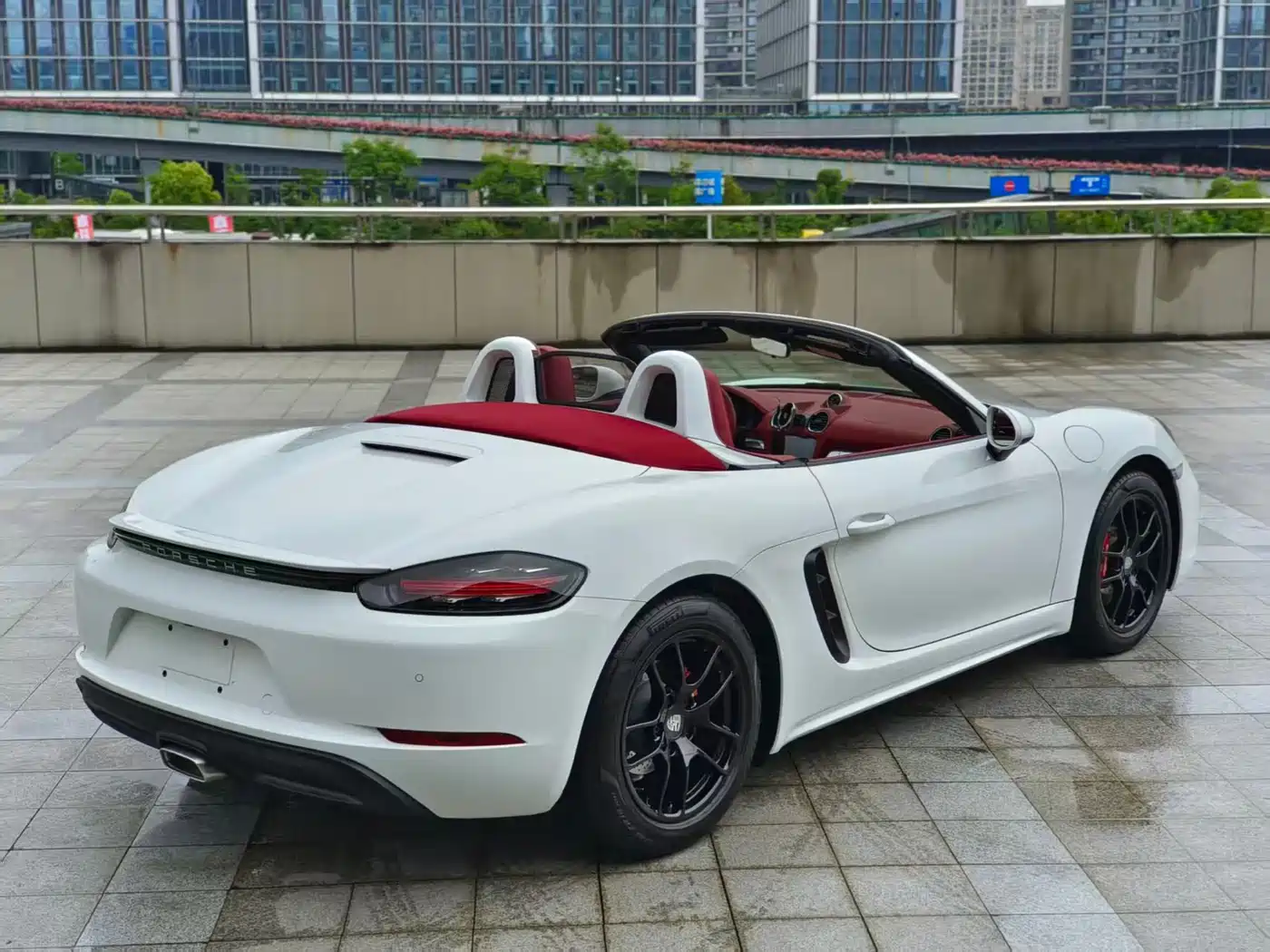 PORSCHE 718