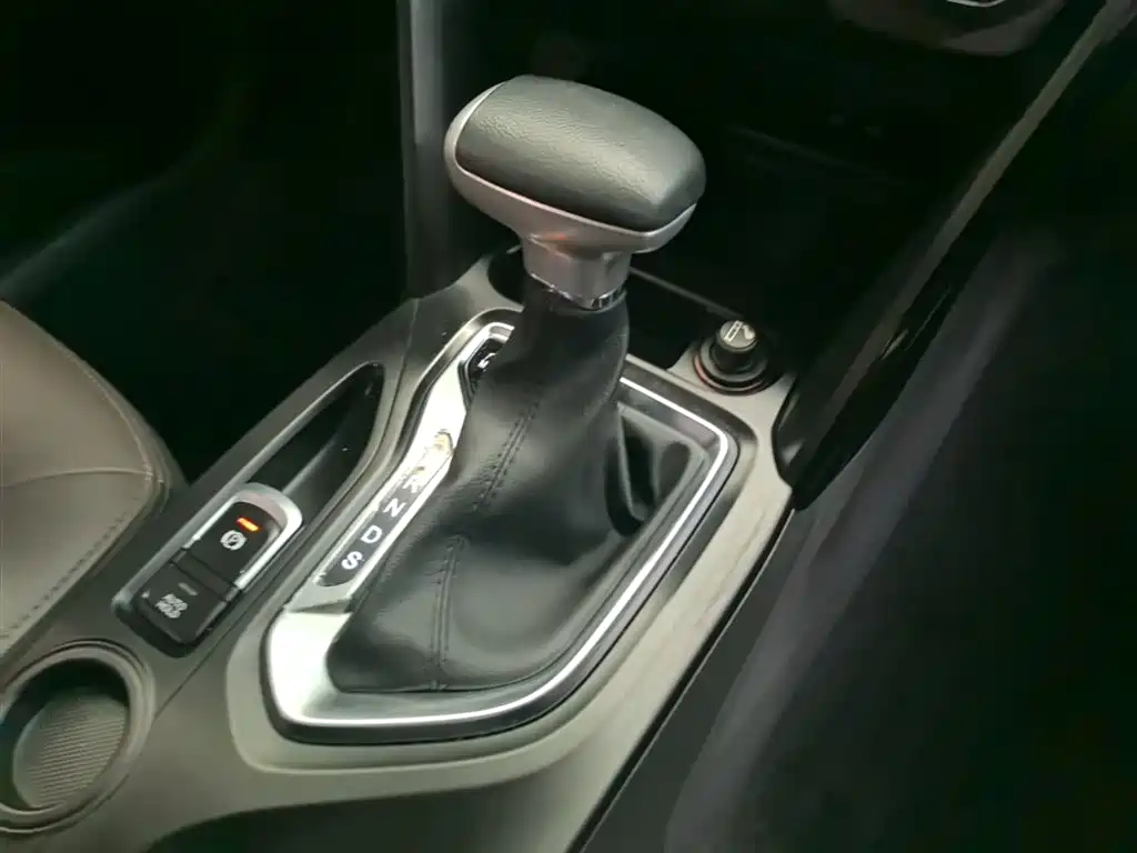 GAC Trumpchi Trumpchi GS4 2017 235T Automatic 2WD Luxury Smart Connected Edition фото 14