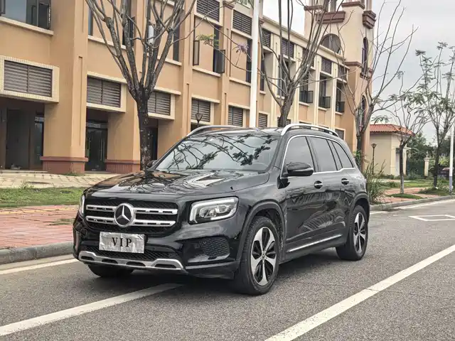 MERCEDES-BENZ GLB