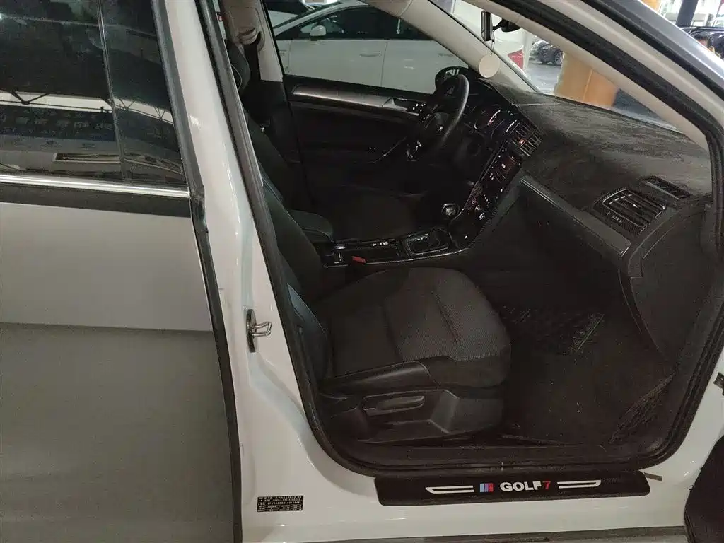 Volkswagen Golf 2020 Beloved Edition 280TSI DSG Comfort фото 20