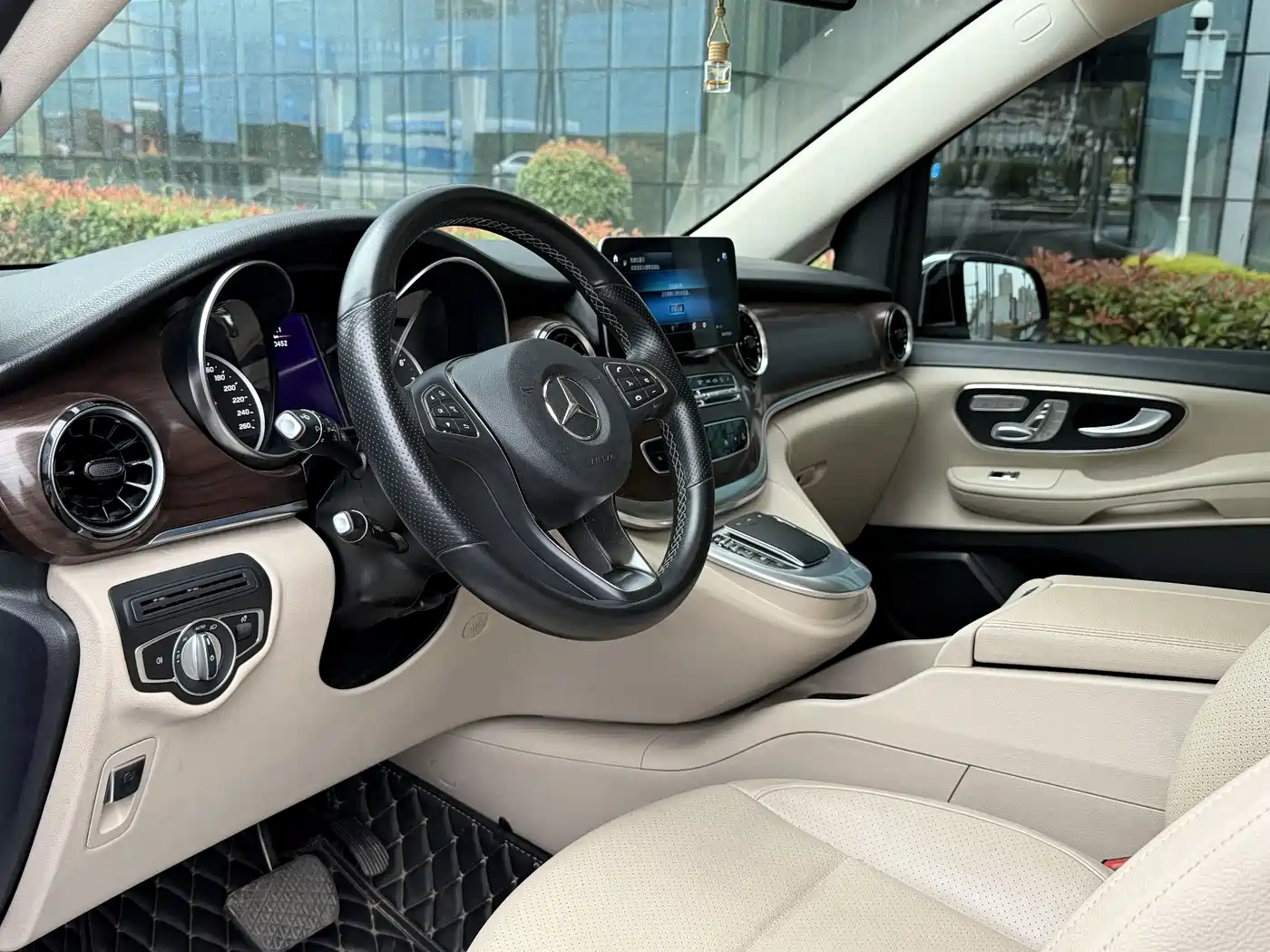 Mercedes-Benz V-Class 2022 V 260 Pilot Edition фото 3