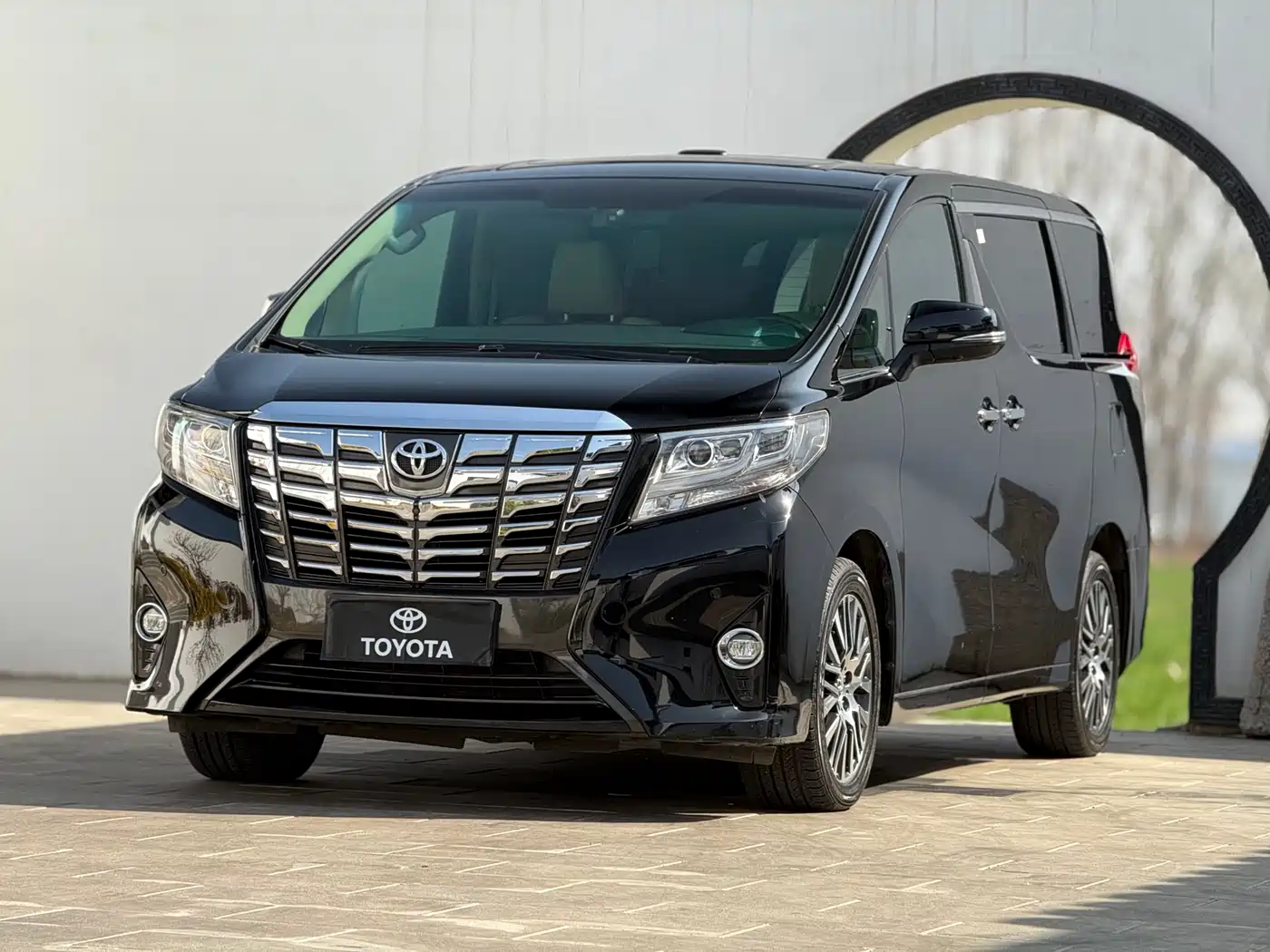 Toyota Alphard 2015 3.5L Luxury Edition фото 2