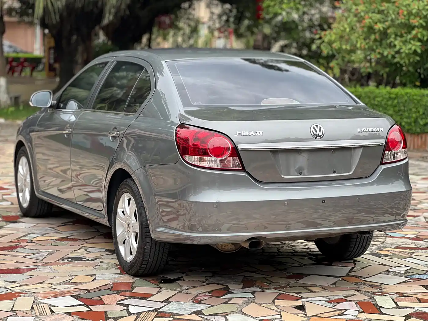 Volkswagen Lavida 2011 1.6L Automatic Pinya Edition фото 8