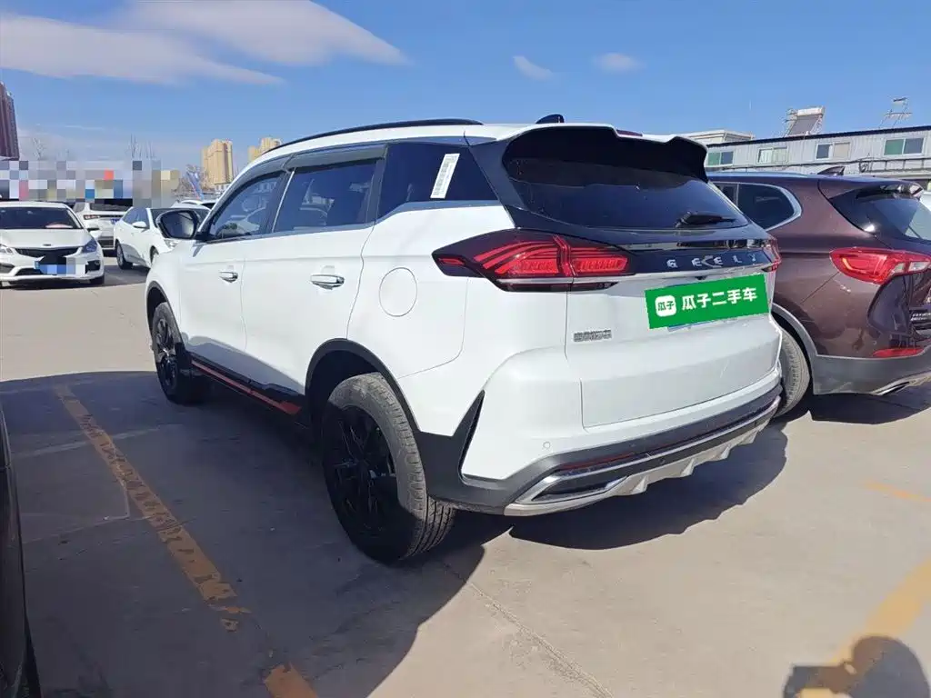 Фото 5 - Geely Atlas