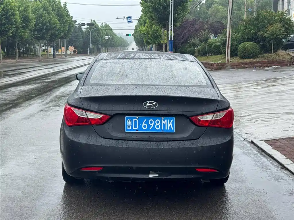 Hyundai Sonata 2011 2.0L Auto Top Edition фото 4