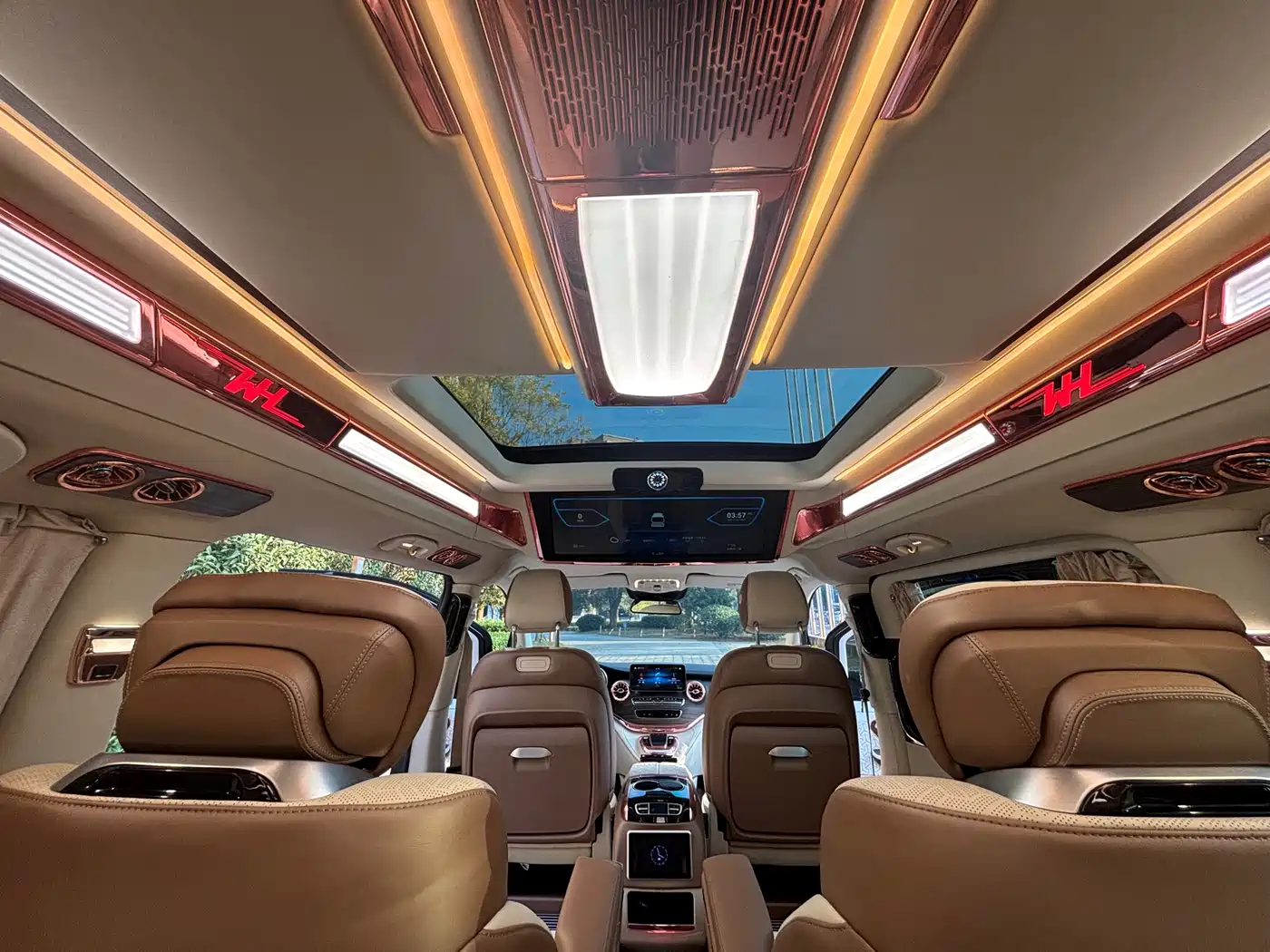 Mercedes-Benz V-Class 2021 V 260 L Long Wheelbase Premium Edition фото 11