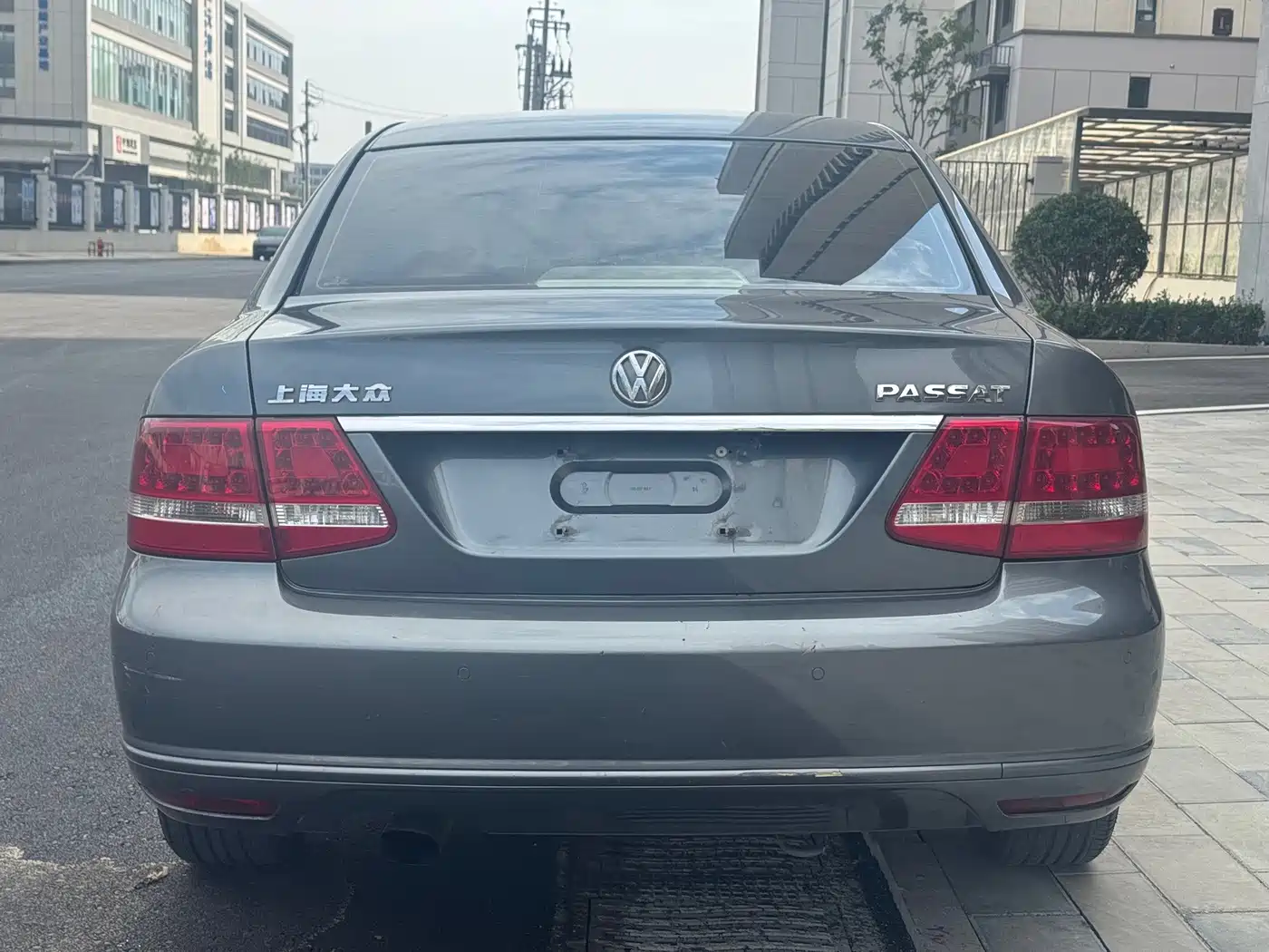 Volkswagen Passat Lingyu 2011 2009 2.0L MFI Automatic Premium