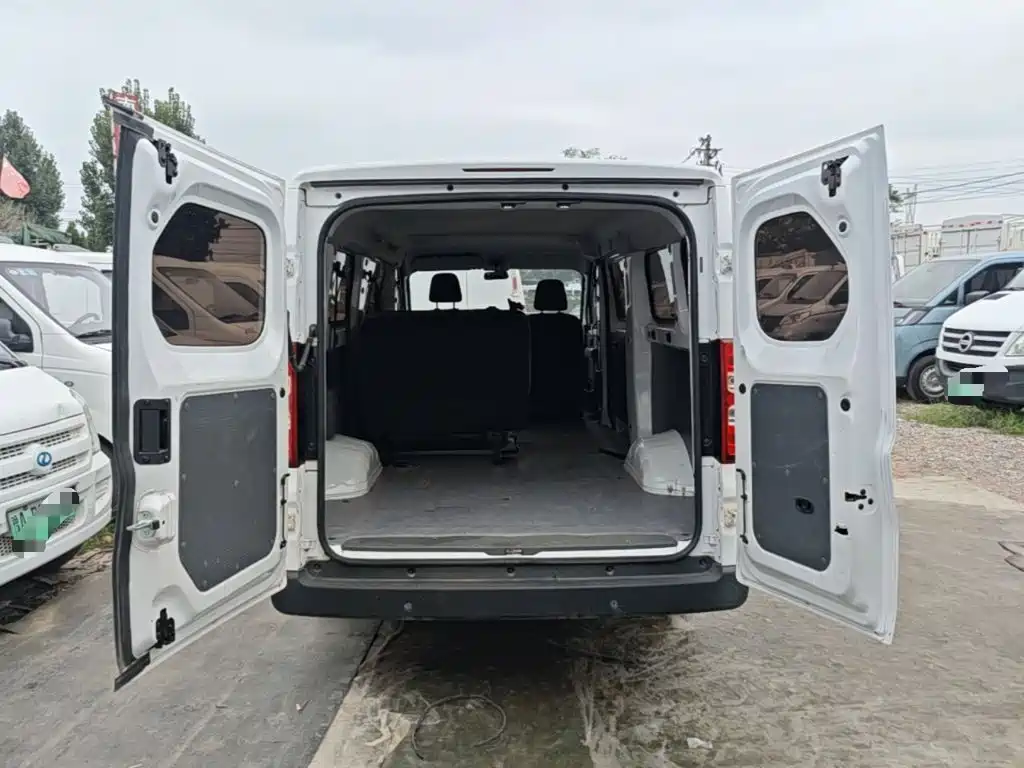 Wuling Motors Wuling Yangguang 2025 2024 300KM Comfort Bus Version 75kW