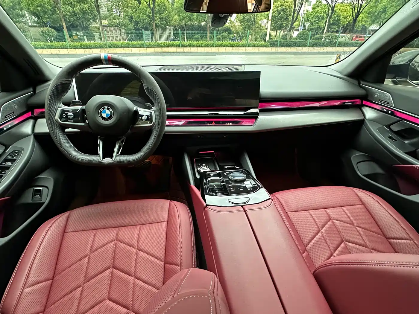 BMW 5 Series 2024 530Li Leading M Sport Package фото 9