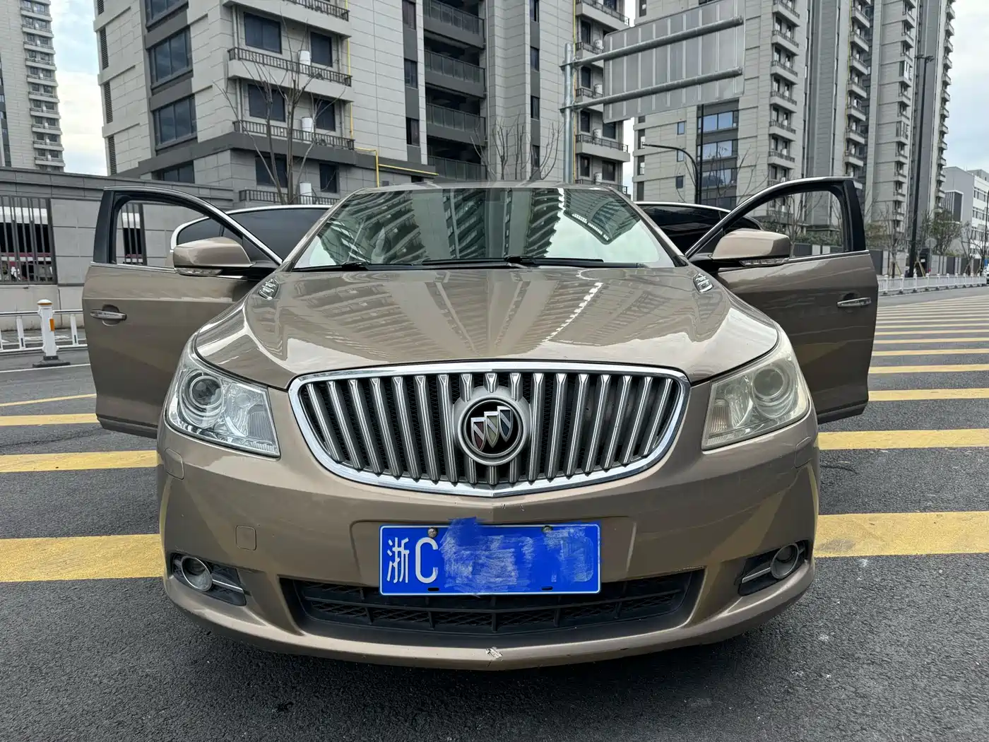 Buick LaCrosse 2011 2.4L SIDI Luxury Edition