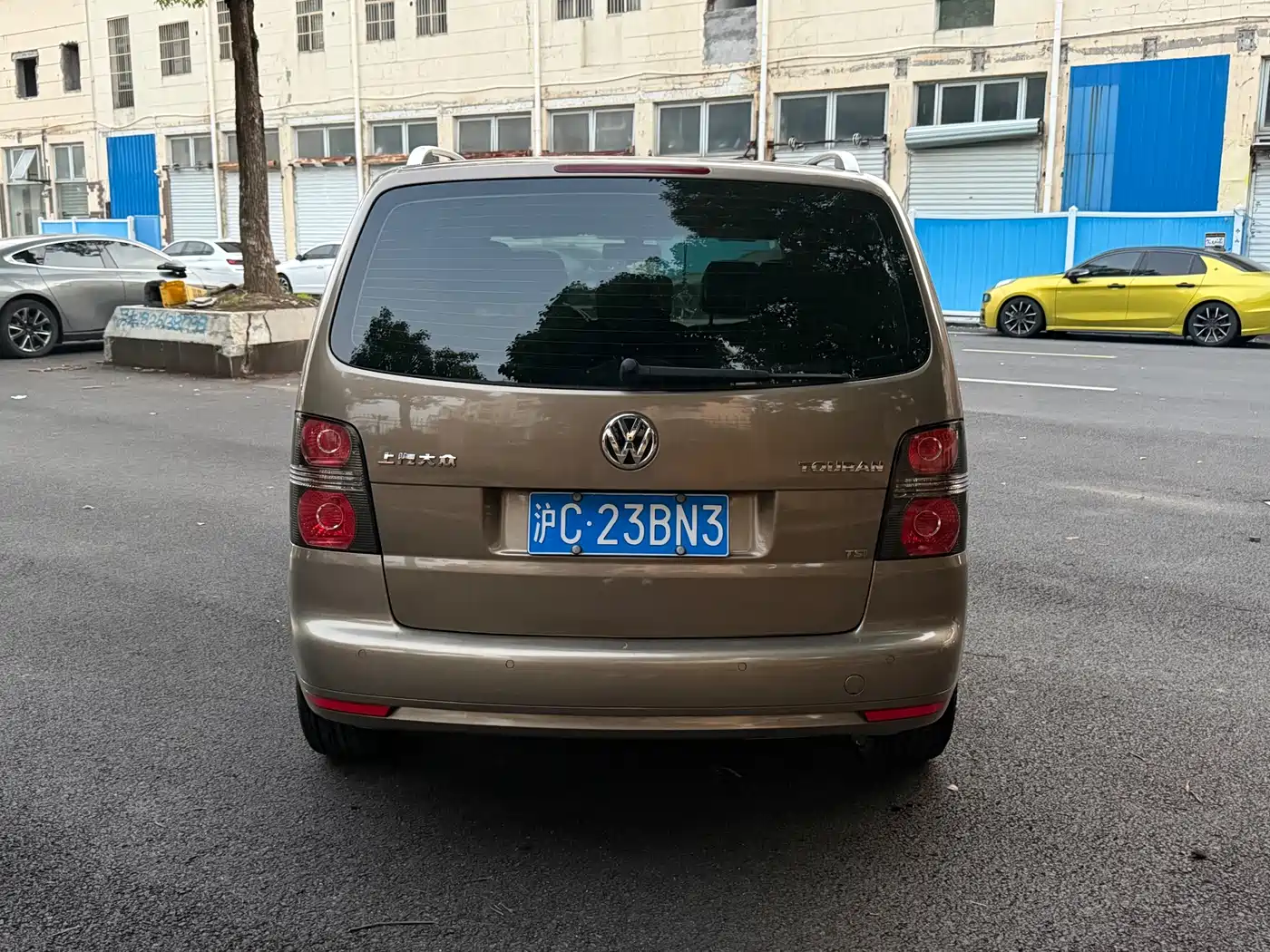 Volkswagen Touran 2015 1.4T DSG Comfort Edition 5-seater фото 5