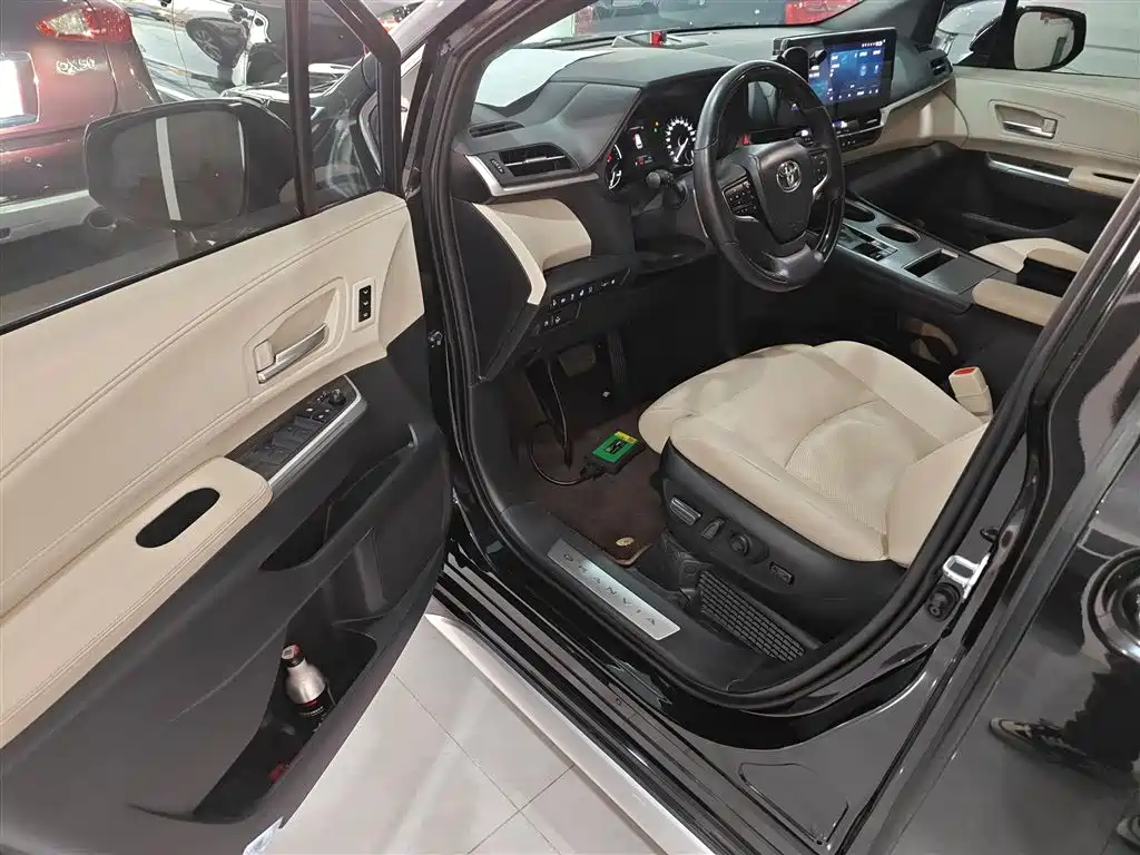 Toyota Granvia 2023 2.5L Hybrid Prestige PLUS Edition фото 16