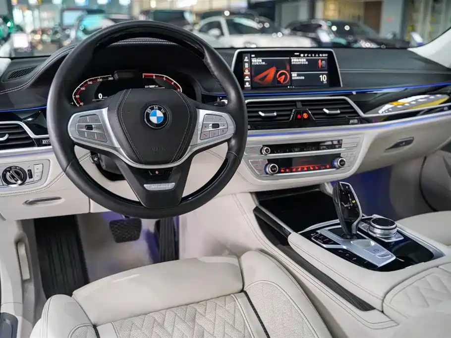 BMW 7 Series 2019 750Li xDrive V8 Luxury Package фото 2