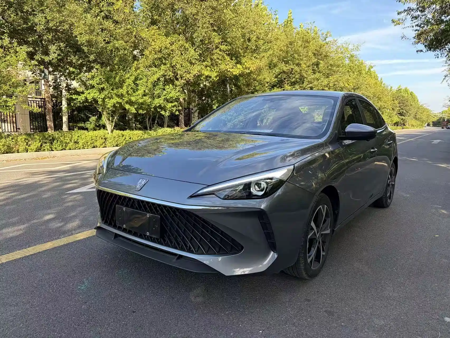 Фото 1 - Roewe i5